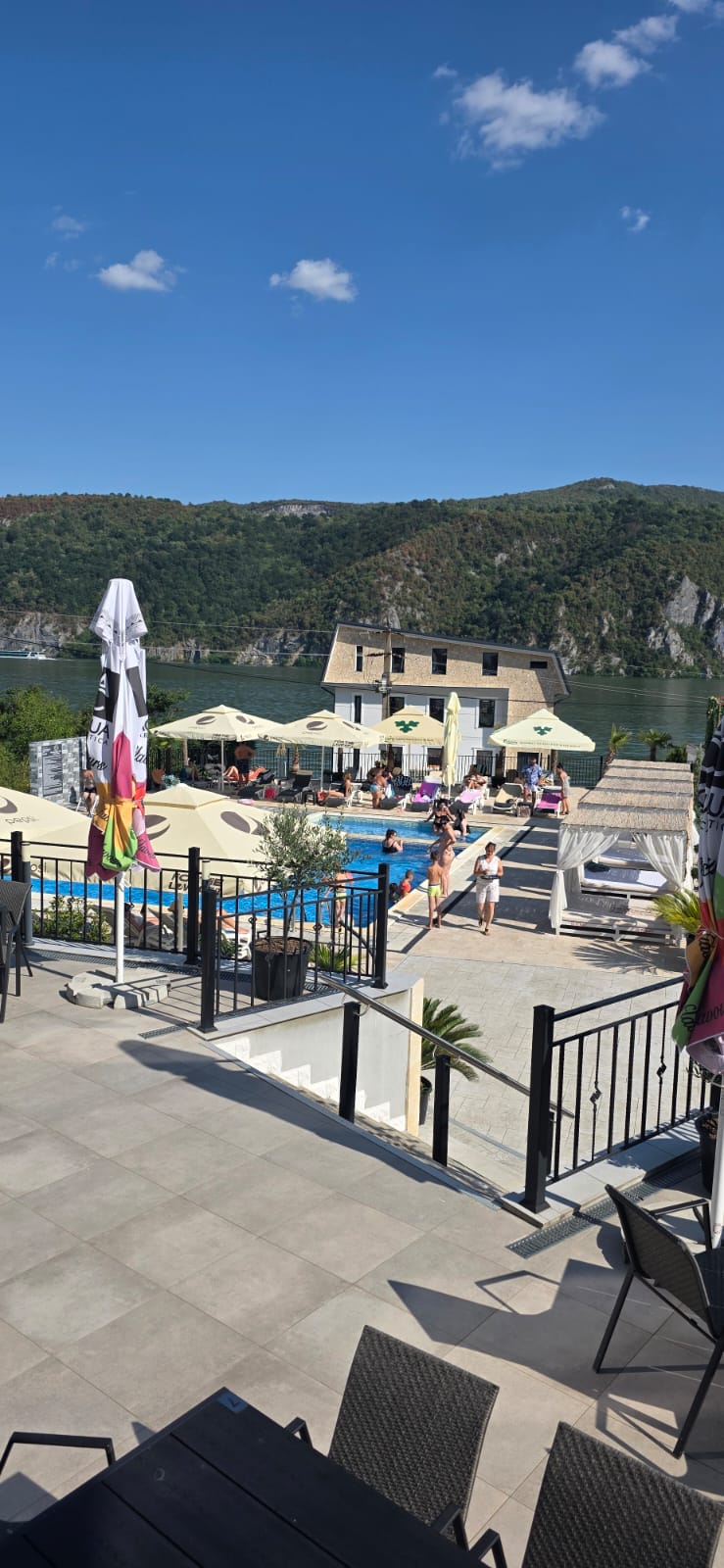 Two-level swimming pools with Danube and mountain backdrop at Partizan Resort